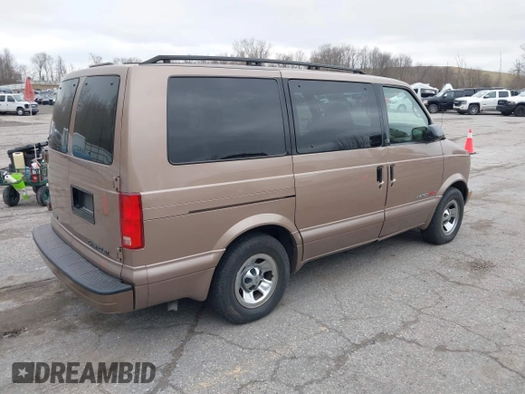 1998 Chevrolet Astro with VIN 1GNEL19W0WB198965, listed as a IAAI auction lot 41986890 with 107,881 mi miles. Bid and sale history available at carsss.com. Image 4.