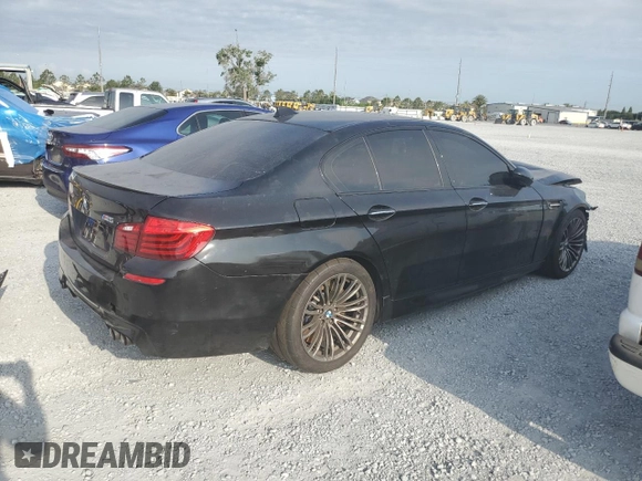 2014 BMW M5 z VIN WBSFV9C53ED594132, wystawiony jako Copart lot #56479355 z przebiegiem 89 020 mil mil oraz Szkody całkowita. Historia ofert i sprzedaży dostępna na DreamBid. Obrazek 3.