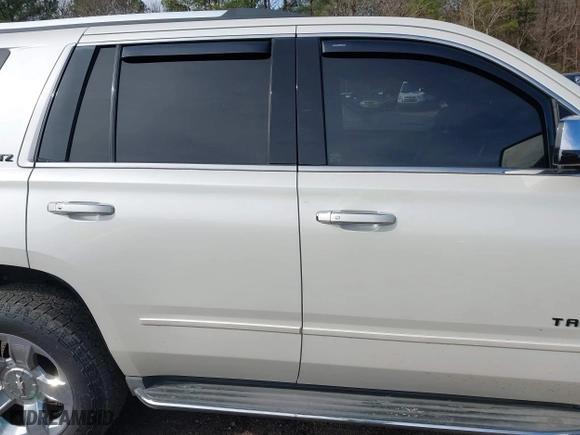 2015 Chevrolet Tahoe LTZ with VIN 1GNSCCKC2FR140524, listed as a IAAI auction lot 41592878 with 284,785 mi miles. Bid and sale history available at carsss.com. Image 13.