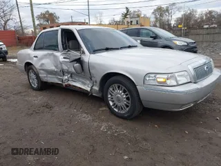 2010 Mercury Grand Marquis LS z VIN 2MEBM7FV1AX612153, wystawiony jako IAAI lot #40979537 z przebiegiem 120 359 mil mil oraz . Historia ofert i sprzedaży dostępna na DreamBid. Obrazek 1.