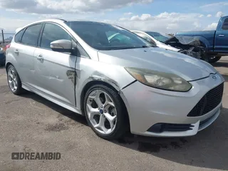 2014 Ford Focus ST with VIN 1FADP3L94EL422471, listed as a IAAI auction lot 41950492 with 80,440 mi miles and . Bid and sale history available at carsss.com. Image 1.