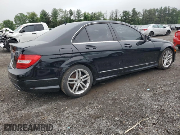 2013 Mercedes-Benz C 300 Sport z VIN WDDGF8AB4DR279598, wystawiony jako Copart lot #56685705 z przebiegiem 103 830 mil mil oraz Szkoda całkowita • Salvage title. Historia ofert i sprzedaży dostępna na DreamBid. Obrazek 3.