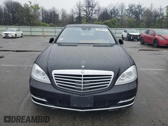 2010 Mercedes-Benz S 550 z VIN WDDNG8GB9AA335198, wystawiony jako Copart lot #57104175 z przebiegiem 43 121 mil mil oraz Szkody całkowita. Historia ofert i sprzedaży dostępna na DreamBid. Obrazek 5.