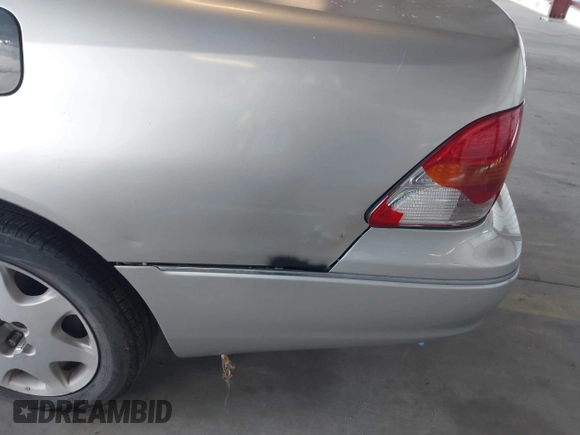 2001 Lexus LS 430 z VIN JTHBN30F210011128, wystawiony jako IAAI lot #41267857 z przebiegiem 451 328 mil mil oraz . Historia ofert i sprzedaży dostępna na DreamBid. Obrazek 14.