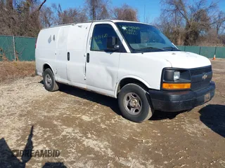 2007 Chevrolet Express Cargo z VIN 1GCFG15X371137620, wystawiony jako IAAI lot #41638820 z przebiegiem 304 011 mil mil oraz . Historia ofert i sprzedaży dostępna na DreamBid. Obrazek 1.