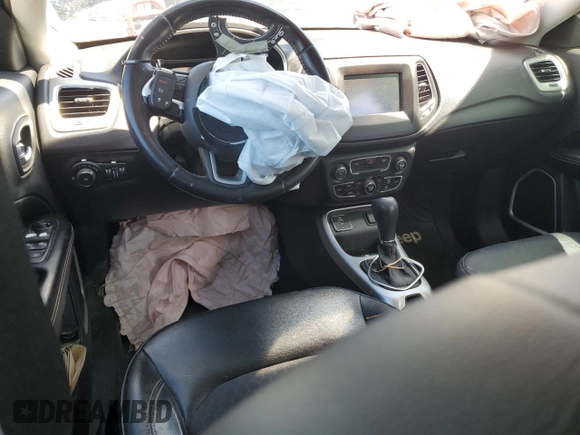 2018 Jeep Compass Latitude z VIN 3C4NJCBBXJT124610, wystawiony jako Copart lot #53507255 z przebiegiem 71 051 mil mil oraz Szkoda całkowita • Salvage title. Historia ofert i sprzedaży dostępna na DreamBid. Obrazek 8.