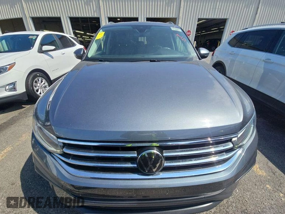 2024 Volkswagen Tiguan SE z VIN 3VV3B7AX3RM106966, wystawiony jako IAAI lot #42809081 z przebiegiem 32 302 mil mil oraz . Historia ofert i sprzedaży dostępna na DreamBid. Obrazek 28.