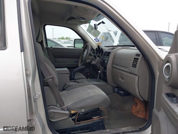 2009 Dodge Nitro SE with VIN 1D8GT28K99W513413, listed as a IAAI auction lot 39462494 with 196,456 mi miles. Bid and sale history available at carsss.com. Image 5.