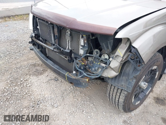 2009 Nissan Frontier SE z VIN 1N6AD09WX9C423595, wystawiony jako IAAI lot #42210046 z przebiegiem 117 142 mil mil oraz . Historia ofert i sprzedaży dostępna na DreamBid. Obrazek 6.