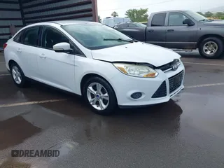 2013 Ford Focus SE z VIN 1FADP3F21DL247139, wystawiony jako IAAI lot #42001233 z przebiegiem 86 125 mil mil oraz . Historia ofert i sprzedaży dostępna na DreamBid. Obrazek 1.