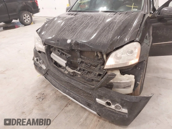 2011 Mercedes-Benz GL-Class GL 450 with VIN 4JGBF7BE2BA737203, listed as a IAAI auction lot 41364607 with 133,921 mi miles. Bid and sale history available at carsss.com. Image 6.