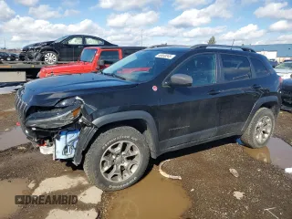 2020 Jeep Cherokee Trailhawk z VIN 1C4PJMBN3LD553170, wystawiony jako Copart lot #46630245 z przebiegiem 37 021 mil mil oraz Szkoda całkowita • Salvage title. Historia ofert i sprzedaży dostępna na DreamBid. Obrazek 1.