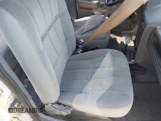 1989 Ford Escort z VIN 1FAPP9591KT185723, wystawiony jako IAAI lot #42257967 z przebiegiem 318 953 mil mil oraz . Historia ofert i sprzedaży dostępna na DreamBid. Obrazek 5.