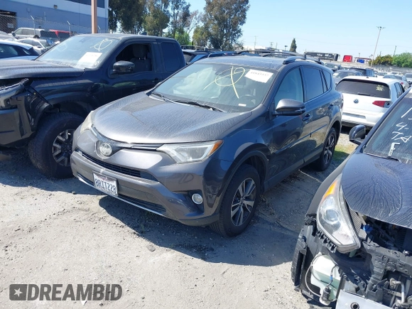 2018 Toyota RAV4 XLE z VIN JTMWFREV4JJ168138, wystawiony jako IAAI lot #41845337 z przebiegiem 122 509 mil mil oraz . Historia ofert i sprzedaży dostępna na DreamBid. Obrazek 2.