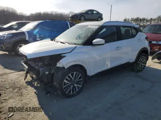 2022 Nissan Kicks SV with VIN 3N1CP5CV9NL488889, listed as a Copart auction lot 45925145 with 10,439 mi miles and Salvage Title. Bid and sale history available at DreamBid. Image 1.