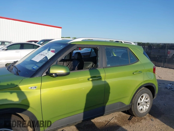2020 Hyundai Venue SEL z VIN KMHRC8A39LU028121, wystawiony jako IAAI lot #41988769 z przebiegiem 122 543 mil mil oraz . Historia ofert i sprzedaży dostępna na DreamBid. Obrazek 6.