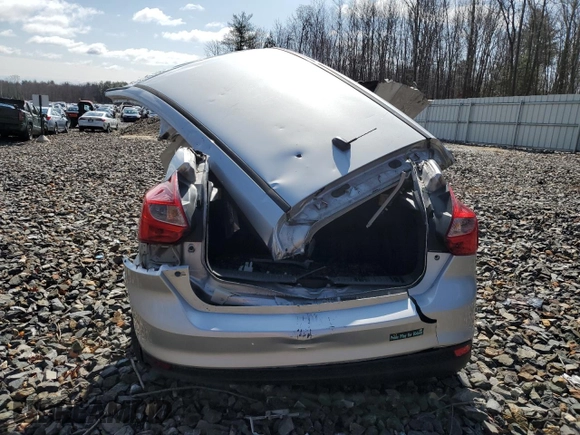 2014 Ford Focus SE with VIN 1FADP3K23EL178428, listed as a Copart auction lot 50118125 with 140,344 mi miles and Non Repairable. Bid and sale history available at carsss.com. Image 6.