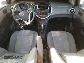 2020 Chevrolet Sonic LT z VIN 1G1JG6SB0L4117942, wystawiony jako Copart lot #45211285 z przebiegiem 88 597 mil mil oraz Szkoda całkowita • Salvage title. Historia ofert i sprzedaży dostępna na DreamBid. Obrazek 8.