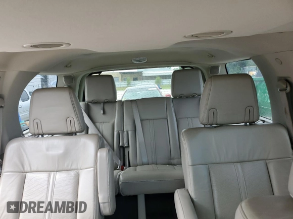 2016 Lincoln Navigator Select z VIN 5LMJJ2HT4GEL09228, wystawiony jako Copart lot #56006535 z przebiegiem 157 100 mil mil oraz Szkoda całkowita • Salvage title. Historia ofert i sprzedaży dostępna na DreamBid. Obrazek 10.
