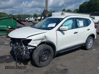 2017 Nissan Rogue S z VIN JN8AT2MV7HW014827, wystawiony jako IAAI lot #42533438 z przebiegiem 59 393 mil mil oraz . Historia ofert i sprzedaży dostępna na DreamBid. Obrazek 17.