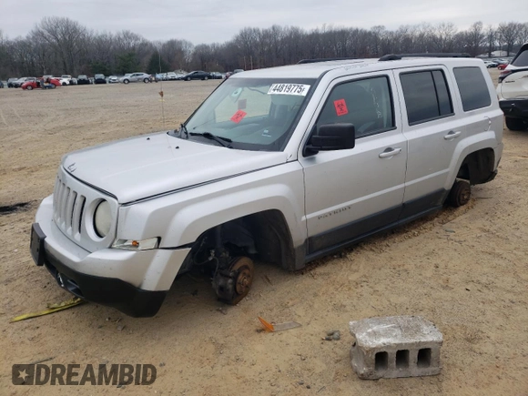 2013 Jeep Patriot Latitude with VIN 1C4NJPFB9DD146531, listed as a Copart auction lot 44819775 with 220,396 mi miles and Salvage Title. Bid and sale history available at carsss.com. Image 1.