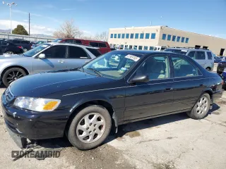 2000 Toyota Camry CE z VIN 4T1BG22K0YU699662, wystawiony jako Copart lot #47949165 z przebiegiem 270 179 mil mil oraz Szkoda całkowita • Salvage title. Historia ofert i sprzedaży dostępna na DreamBid. Obrazek 1.
