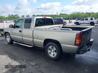 2000 Chevrolet Silverado 1500 LS with VIN 2GCEC19T1Y1227911, listed as a IAAI auction lot 41982621 with 403,945 mi miles. Bid and sale history available at carsss.com. Image 3.