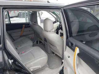 2009 Toyota Highlander Hybrid Limited with VIN JTEEW44A192035643, listed as a IAAI auction lot 41330015 with 200,839 mi miles. Bid and sale history available at carsss.com. Image 8.