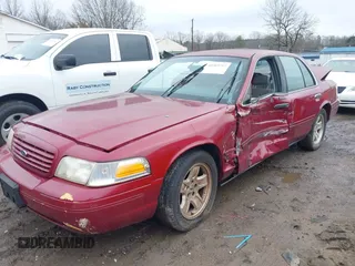 2002 Ford Crown Victoria LX z VIN 2FAFP74W82X148324, wystawiony jako IAAI lot #41565717 z przebiegiem 114 536 mil mil oraz . Historia ofert i sprzedaży dostępna na DreamBid. Obrazek 2.