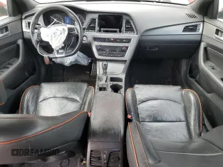 2015 Hyundai Sonata Sport z VIN 5NPE34AB9FH105118, wystawiony jako Copart lot #56419065 z przebiegiem 124 137 mil mil oraz Szkoda całkowita • Salvage title. Historia ofert i sprzedaży dostępna na DreamBid. Obrazek 8.