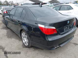 2007 BMW 5 Series 530i with VIN WBANE73577CM57997, listed as a IAAI auction lot 41461292 with 220,424 mi miles. Bid and sale history available at carsss.com. Image 3.
