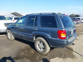 2002 Jeep Grand Cherokee Laredo with VIN 1J4GW48N72C261741, listed as a IAAI auction lot 40972222 with 174,516 mi miles. Bid and sale history available at carsss.com. Image 3.