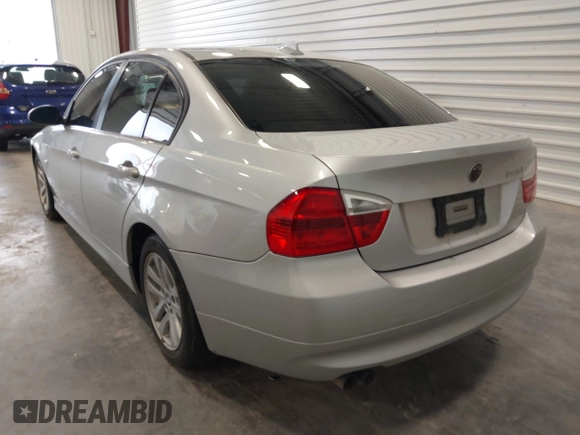 2006 BMW 3 Series 325i with VIN WBAVB17566NK33798, listed as a IAAI auction lot 42425997 with 210,994 mi miles and . Bid and sale history available at DreamBid. Image 3.