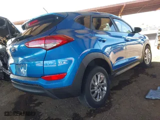 2017 Hyundai Tucson SE with VIN KM8J23A48HU423121, listed as a IAAI auction lot 41772059 with 72,082 mi miles. Bid and sale history available at carsss.com. Image 4.