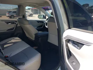 2021 Toyota RAV4 XLE Premium z VIN 2T3C1RFVXMW184382, wystawiony jako IAAI lot #40343908 z przebiegiem 58 594 mil mil oraz . Historia ofert i sprzedaży dostępna na DreamBid. Obrazek 8.