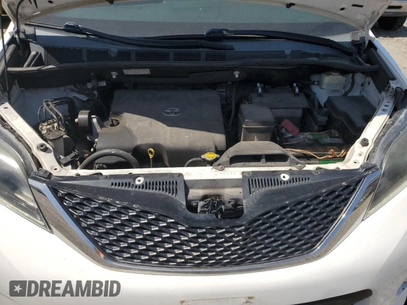 2015 Toyota Sienna SE с VIN 5TDXK3DC6FS632845, выставлен на аукционе Copart как лот 56070745 с пробегом 154 254 миль миль и Списание • Salvage title. История ставок и продаж доступна на DreamBid. Изображение 12.