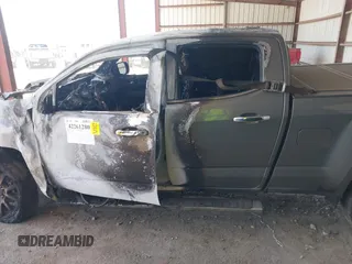 2017 GMC Canyon 4WD Denali z VIN 1GTG6EEN4H1237577, wystawiony jako IAAI lot #42261280 z przebiegiem Nie podano mil oraz . Historia ofert i sprzedaży dostępna na DreamBid. Obrazek 13.