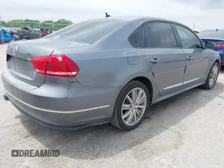 2012 Volkswagen Passat S z VIN 1VWAP7A39CC074390, wystawiony jako IAAI lot #42147260 z przebiegiem 114 996 mil mil oraz . Historia ofert i sprzedaży dostępna na DreamBid. Obrazek 4.