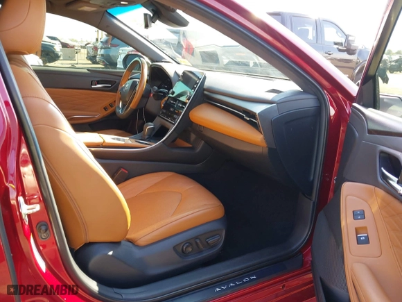 2019 Toyota Avalon Hybrid Limited with VIN 4T1B21FB8KU010221, listed as a IAAI auction lot 41470592 with 100,869 mi miles. Bid and sale history available at carsss.com. Image 5.