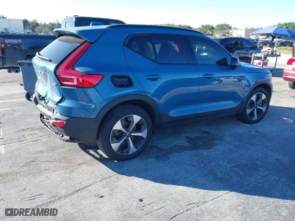 2024 Volvo XC40 Core Bright Theme with VIN YV4L12UK2R2203018, listed as a IAAI auction lot 41288025 with 10,378 mi miles. Bid and sale history available at carsss.com. Image 4.