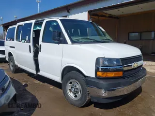 2018 Chevrolet Express Passenger LT z VIN 1GAZGPFPXJ1234974, wystawiony jako IAAI lot #41753701 z przebiegiem 190 343 mil mil oraz . Historia ofert i sprzedaży dostępna na DreamBid. Obrazek 1.