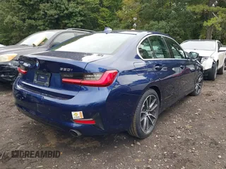 2020 BMW 3 Series 330i xDrive with VIN 3MW5R7J00L8B36008, listed as a IAAI auction lot 40459958 with 32,465 mi miles. Bid and sale history available at carsss.com. Image 4.