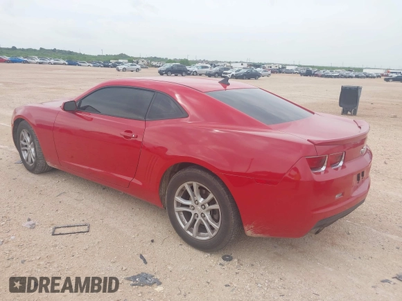 2013 Chevrolet Camaro LT z VIN 2G1FB1E32D9199408, wystawiony jako IAAI lot #42140199 z przebiegiem 204 629 mil mil oraz . Historia ofert i sprzedaży dostępna na DreamBid. Obrazek 3.