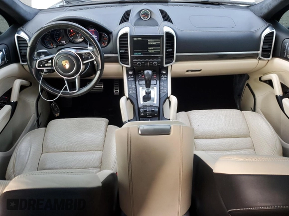 2016 Porsche Cayenne Turbo z VIN WP1AC2A22GLA88192, wystawiony jako Copart lot #86854034 z przebiegiem 42 288 mil mil oraz Szkoda całkowita • Salvage title. Historia ofert i sprzedaży dostępna na DreamBid. Obrazek 8.
