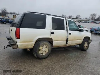 1998 Chevrolet Tahoe with VIN 1GNEK13R4WJ346191, listed as a Copart auction lot 86583514 with 2,650,816 mi miles and Salvage Title. Bid and sale history available at carsss.com. Image 3.