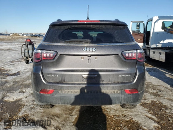 2022 Jeep Compass Sport z VIN 3C4NJDABXNT120425, wystawiony jako Copart lot #47820955 z przebiegiem 80 527 mil mil oraz Szkoda całkowita • Salvage title. Historia ofert i sprzedaży dostępna na DreamBid. Obrazek 6.