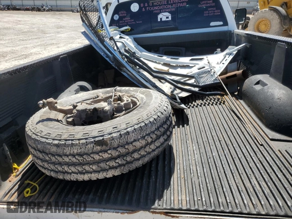 2005 Dodge 3500 SLT z VIN 3D7MR48C15G859605, wystawiony jako Copart lot #55133275 z przebiegiem Nie podano mil oraz Nie do naprawy • Non repairable. Historia ofert i sprzedaży dostępna na DreamBid. Obrazek 12.