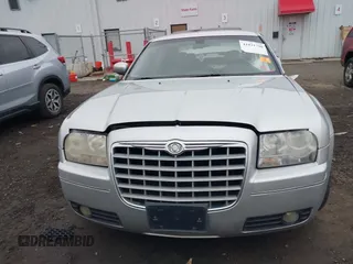 2006 Chrysler 300 Touring with VIN 2C3KK53G36H417291, listed as a IAAI auction lot 41031790 with Not Provided miles and . Bid and sale history available at carsss.com. Image 11.