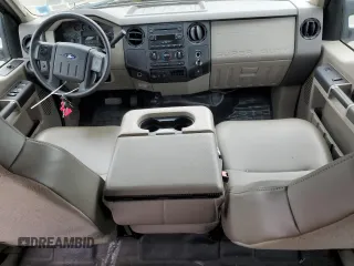 2008 Ford F-350 XL z VIN 1FTWW31R28EB32778, wystawiony jako Copart lot #56177495 z przebiegiem 136 167 mil mil oraz Czysty tytuł • Clean title. Historia ofert i sprzedaży dostępna na DreamBid. Obrazek 8.