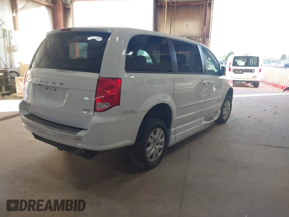 2017 Dodge Grand Caravan SE z VIN 2C4RDGBG6HR848612, wystawiony jako IAAI lot #38453498 z przebiegiem 56 964 mil mil oraz . Historia ofert i sprzedaży dostępna na DreamBid. Obrazek 4.